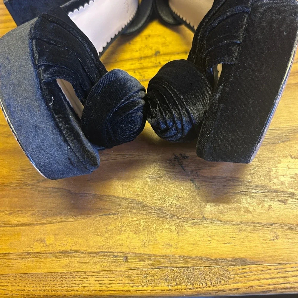 Antonio Melani Nicola Bathie Emilia Sandals 9M Black Velvet Rose‎ Platform heels